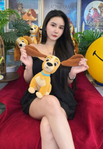 Khanittha-Aunaun-ตุ๊กตา